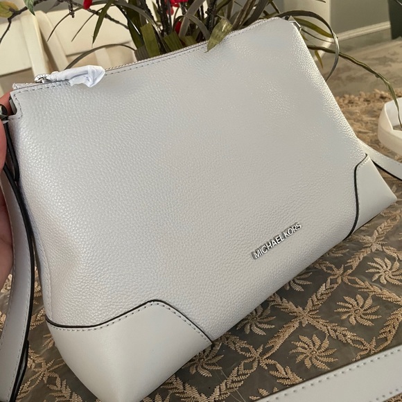 New Mk crossbody 🦋 - Picture 2 of 9